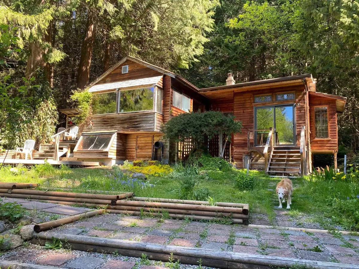 Roberts Creek, BC V0N 2W5,2170 Porter RD