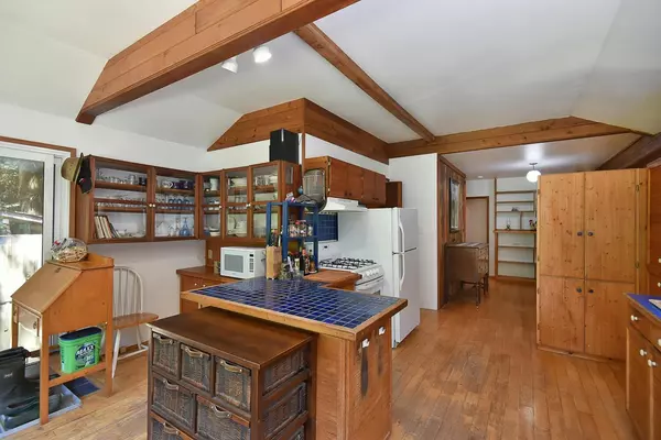 Roberts Creek, BC V0N 2W5,2170 Porter RD