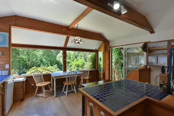 Roberts Creek, BC V0N 2W5,2170 Porter RD