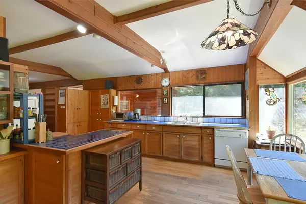 Roberts Creek, BC V0N 2W5,2170 Porter RD