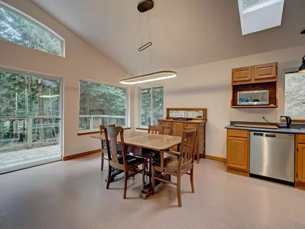 Roberts Creek, BC V0N 2W4,1028 Blackburn RD