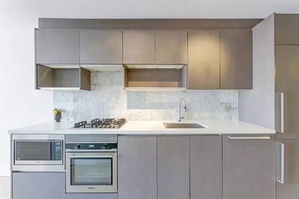 Surrey, BC V3T 0L3,13750 100 AVE #611