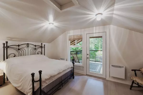 Gibsons, BC V0N 1V7,943/937 Stewart RD