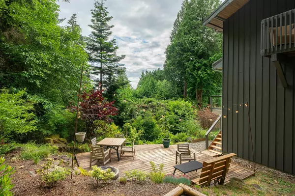 Bowen Island, BC V0N 1G2,733 Windjammer RD