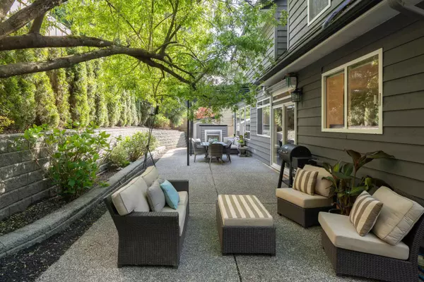 Anmore, BC V3H 4Y5,2366 Sunnyside RD