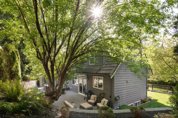 Anmore, BC V3H 4Y5,2366 Sunnyside RD