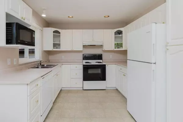 Gibsons, BC V0N 1V9,832 Aurora WAY