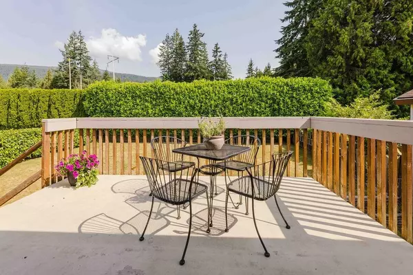 Gibsons, BC V0N 1V9,832 Aurora WAY