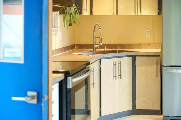 Gibsons, BC V0N 1V5,1413 Sunshine Coast HWY #5