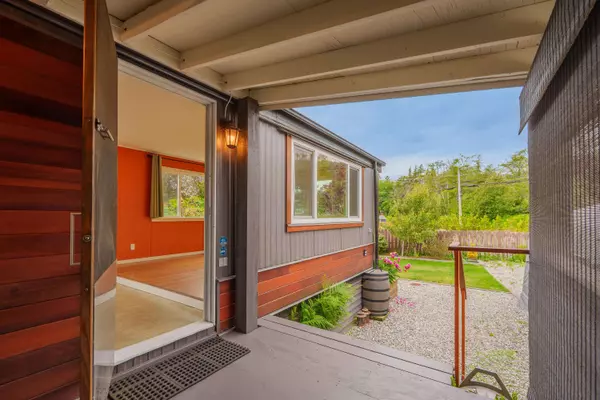 Gibsons, BC V0N 1V5,1413 Sunshine Coast HWY #5