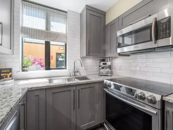 Vancouver, BC V6B 6E4,488 Helmcken ST #507