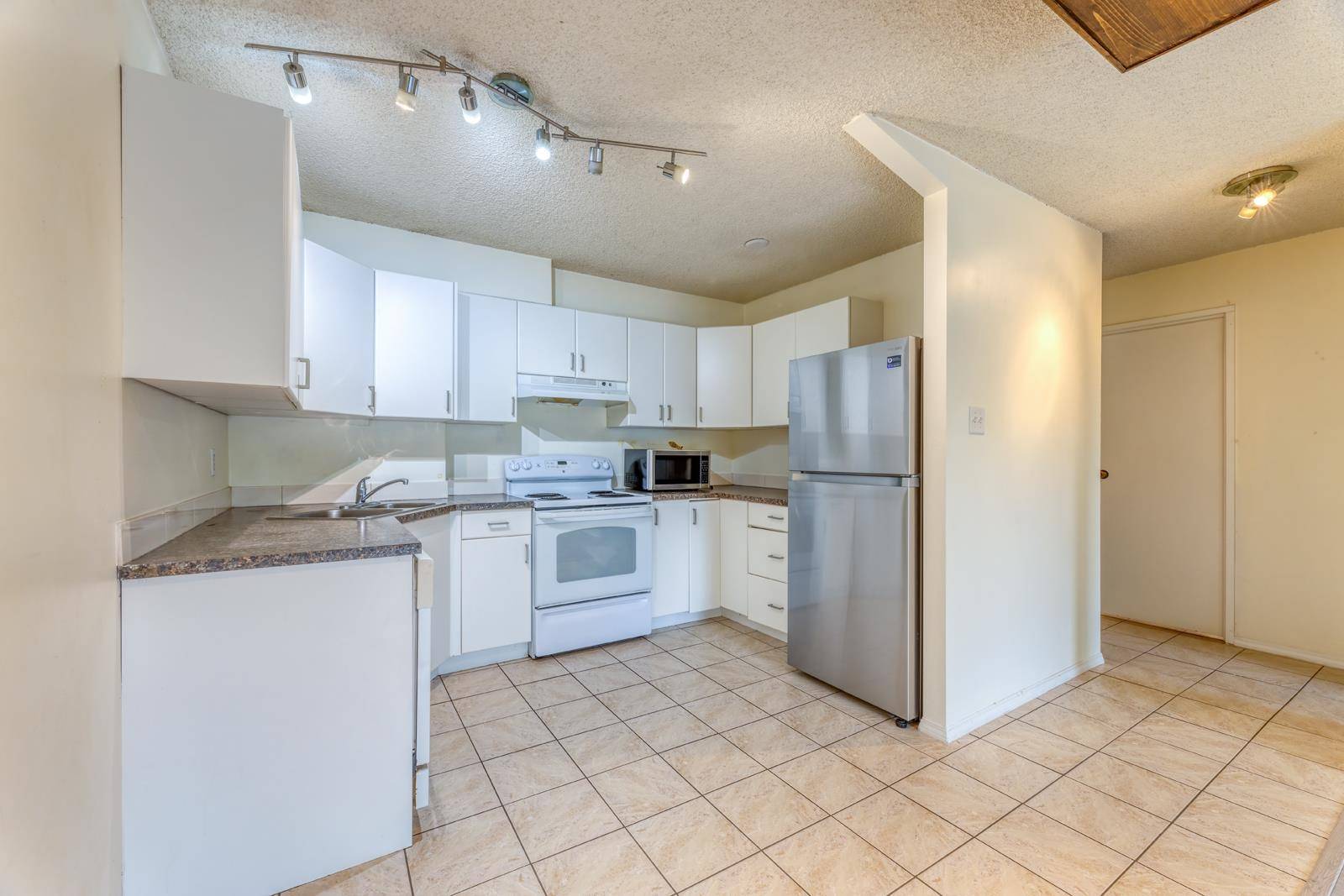 North Vancouver, BC V7P 3E3,2012 Fullerton AVE #1020
