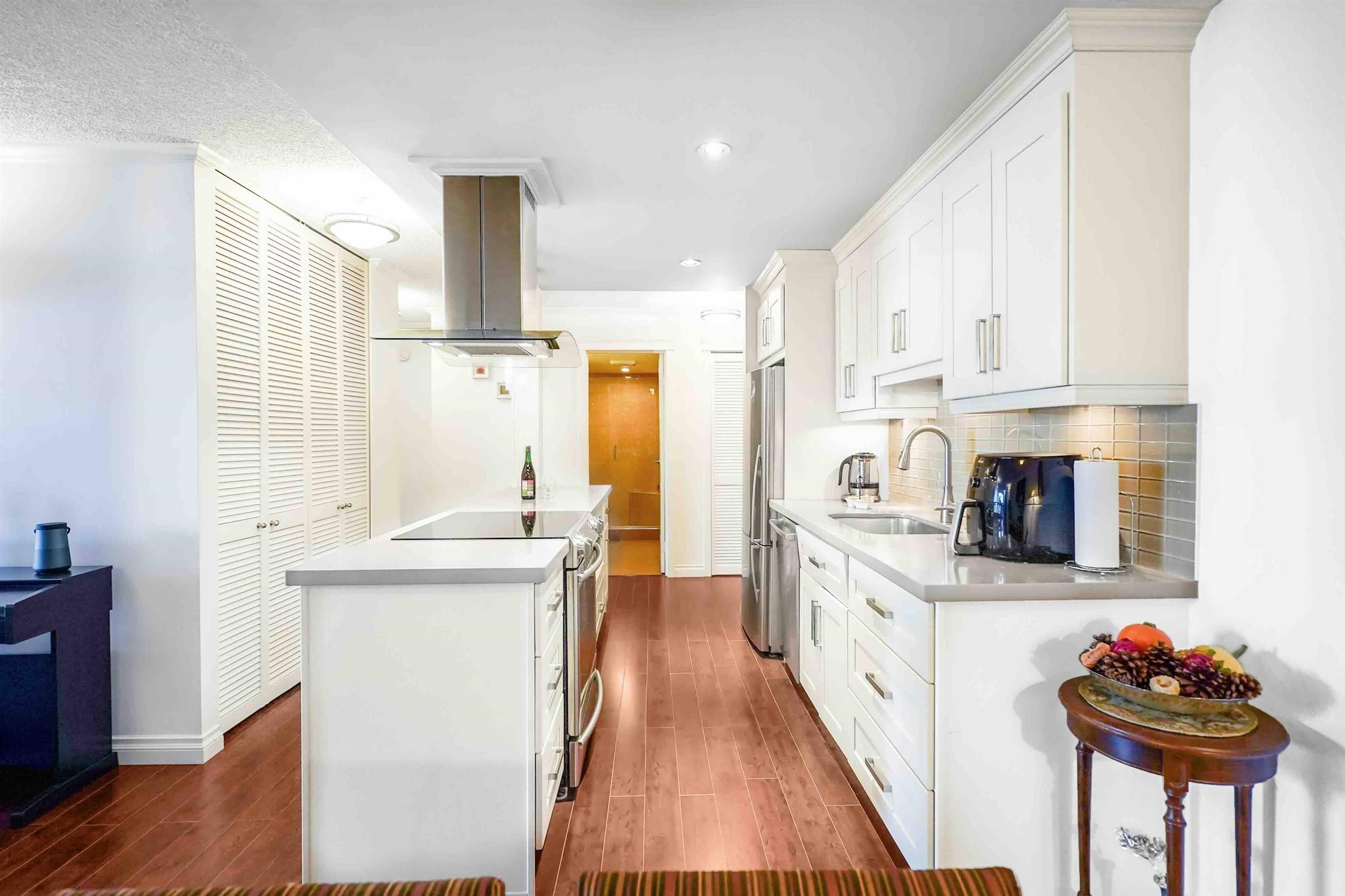 North Vancouver, BC V7P 3G3,2020 Fullerton AVE #306