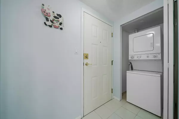 Surrey, BC V3T 5T1,13880 101 AVE #405