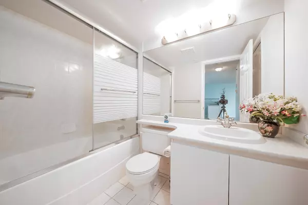 Surrey, BC V3T 5T1,13880 101 AVE #405