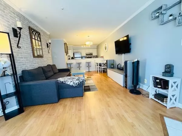 Surrey, BC V3W 2M7,12739 72 AVE #208