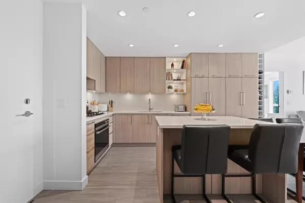 North Vancouver, BC V7L 1G8,747 E 3rd ST #305