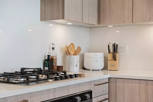 North Vancouver, BC V7L 1G8,747 E 3rd ST #305