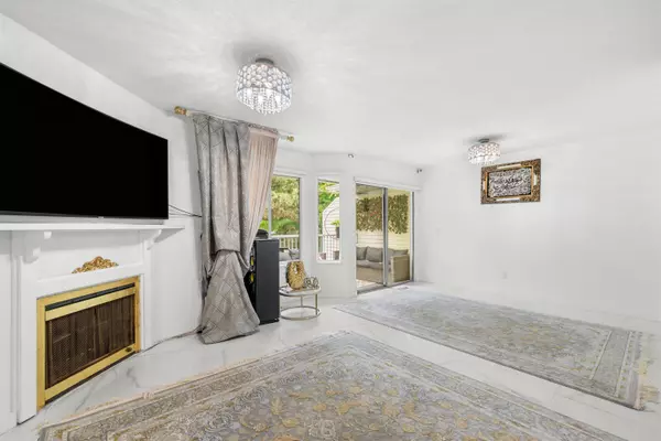 Surrey, BC V3W 0G4,8220 121a ST #13