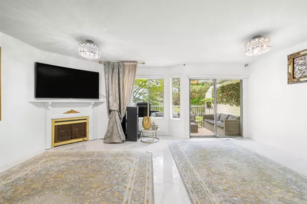 Surrey, BC V3W 0G4,8220 121a ST #13