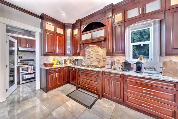 Surrey, BC V3V 3J3,12701 107a AVE