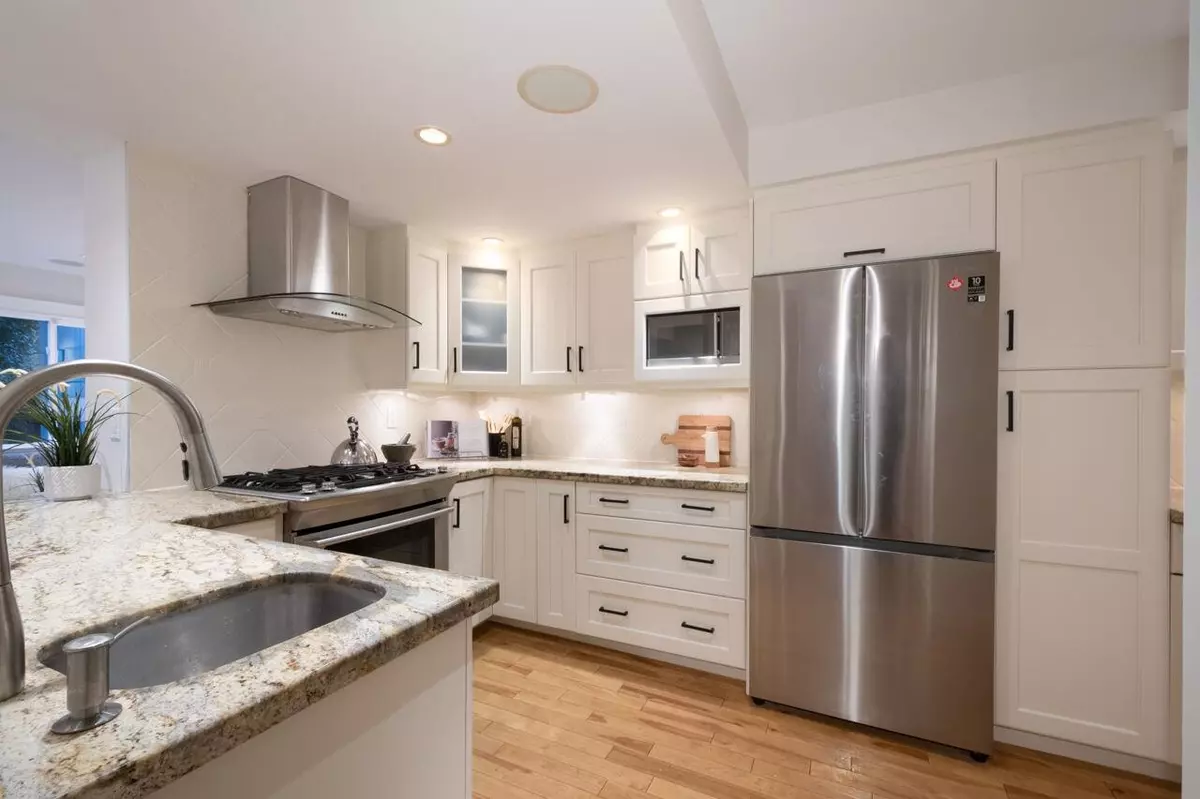 North Vancouver, BC V7G 1T2,2034 Deep Cove CRES