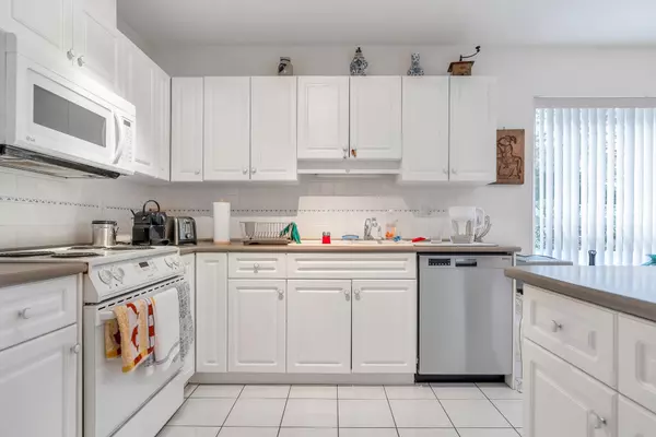 Delta, BC V4M 3J9,1131 55 ST #106