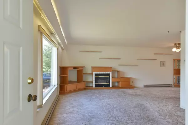 Sechelt, BC V0N 3A0,5703 Dolphin ST