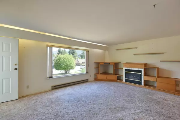 Sechelt, BC V0N 3A0,5703 Dolphin ST