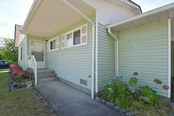 Sechelt, BC V0N 3A0,5703 Dolphin ST