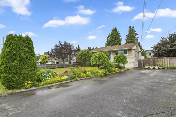 Surrey, BC V3R 3J9,10930 141a ST