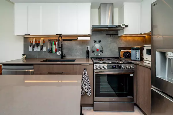 Vancouver, BC V6B 0B1,1133 Homer ST #608