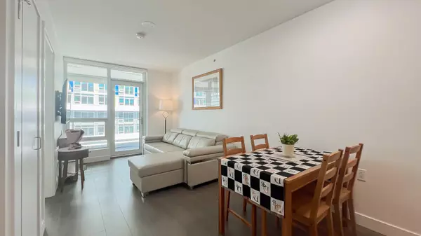 Richmond, BC V6Y 0L5,6320 No. 3 RD #605