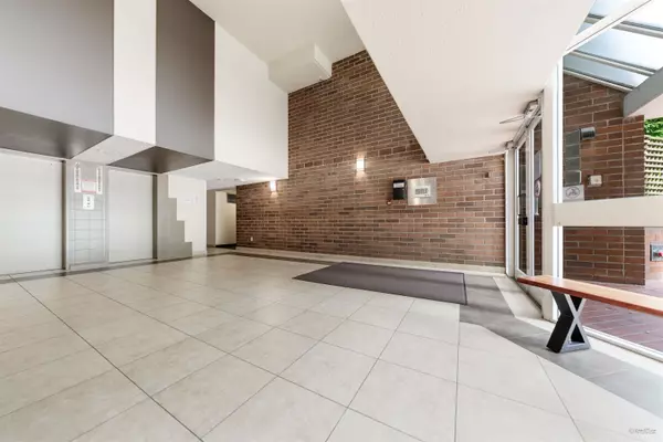 Vancouver, BC V6Z 2B9,950 Drake ST #914