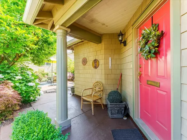 West Vancouver, BC V7T 1B4,1207 Marine DR