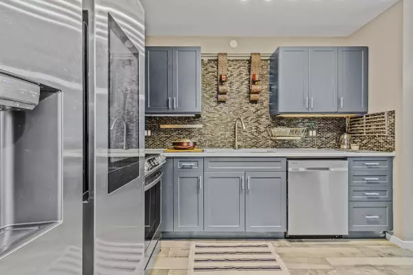 Port Coquitlam, BC V3C 6J8,2551 Parkview LN #322