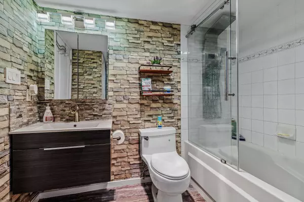 Port Coquitlam, BC V3C 6J8,2551 Parkview LN #322