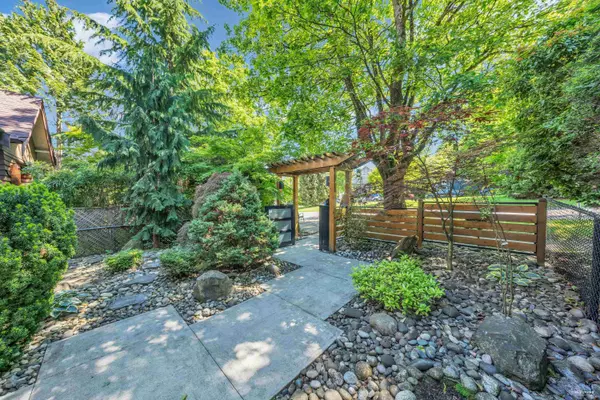 Vancouver, BC V6R 3C5,3721 W 16th AVE