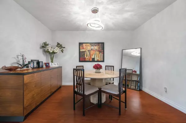 Richmond, BC V6X 3T5,8831 Lansdowne RD #902