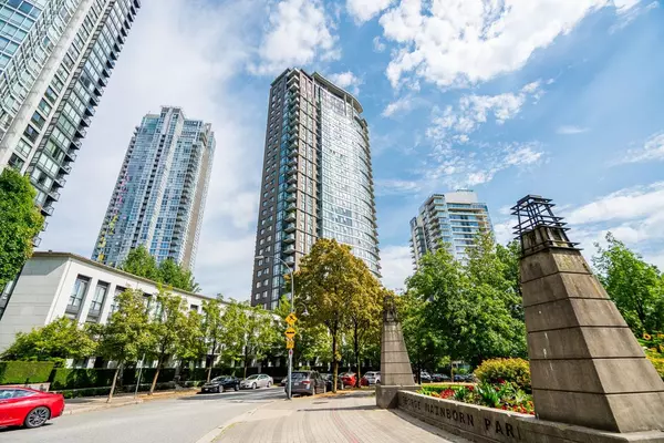 455 Beach CRES #601, Vancouver, BC V6Z 3E5