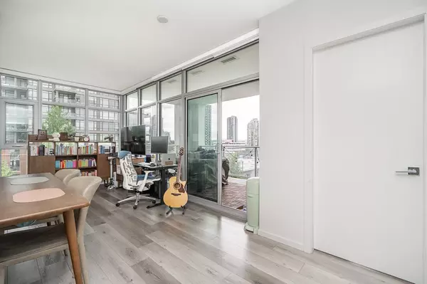 Burnaby, BC V5C 0L2,1888 Gilmore AVE #605