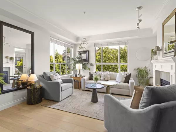 15357 17a AVE #303,  Surrey,  BC V4A 1V4