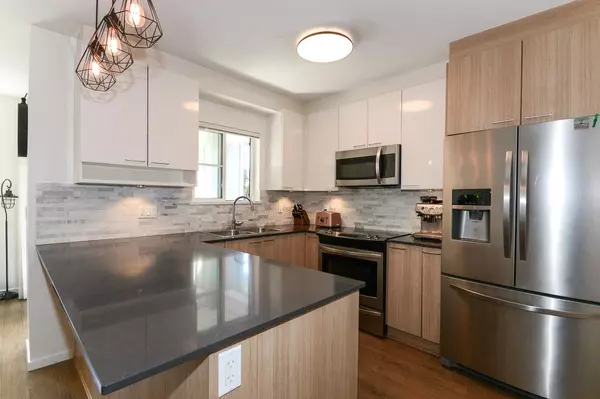 Coquitlam, BC V3K 4L6,210 Lebleu ST #205