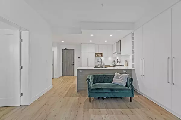 Port Moody, BC V3H 0L9,3131 Murray ST #221