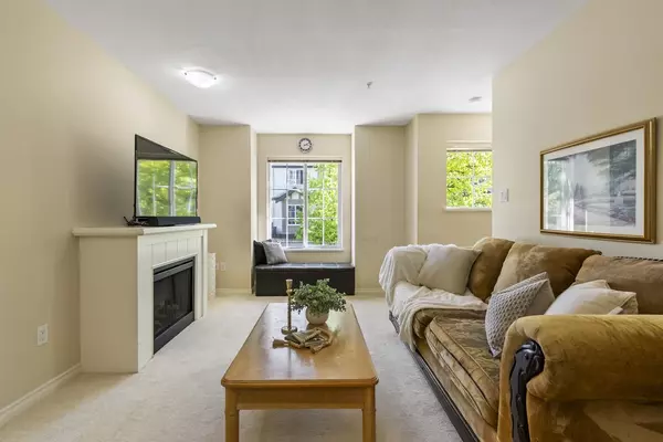 Surrey, BC V3R 2W1,14855 100 AVE #17