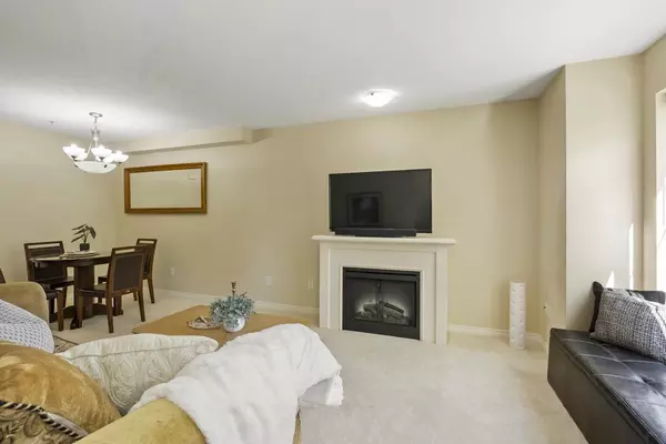 Surrey, BC V3R 2W1,14855 100 AVE #17