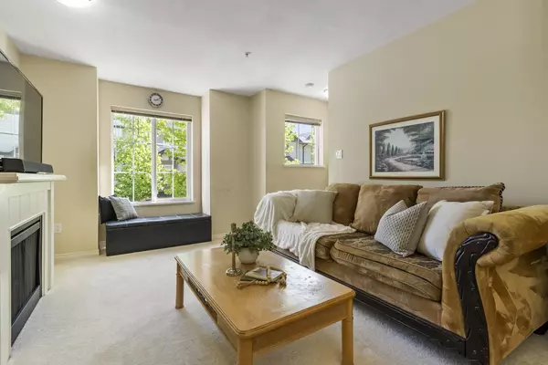 Surrey, BC V3R 2W1,14855 100 AVE #17