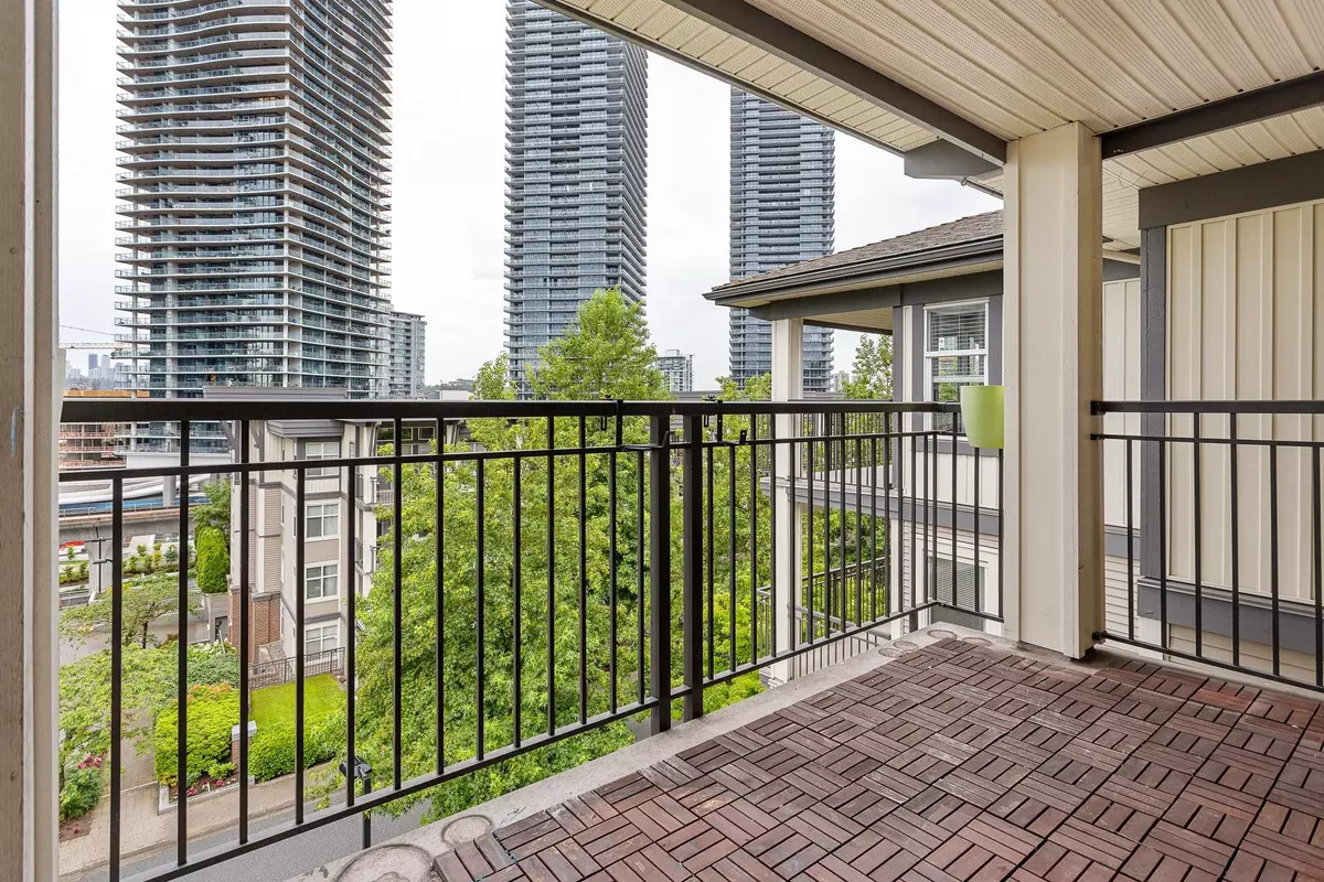 Burnaby, BC V5C 0C3,4833 Brentwood DR #411