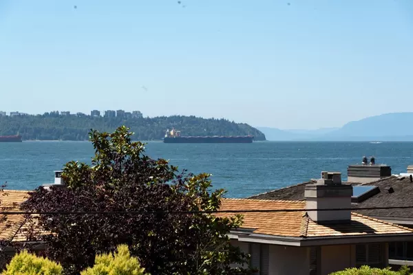 225 24th ST #203,  West Vancouver,  BC V7V 4G9