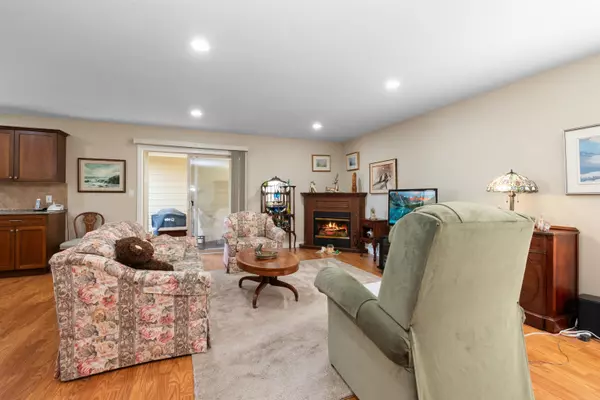 Chilliwack, BC V2R 5W6,46000 Thomas RD #102